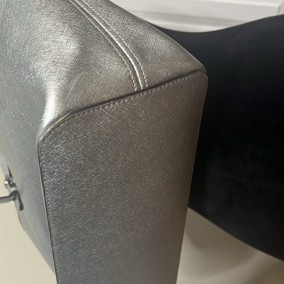 EUC authentic Michael Kors Metallic silver shoulder bag tote travel texture rare - Picture 4 of 13